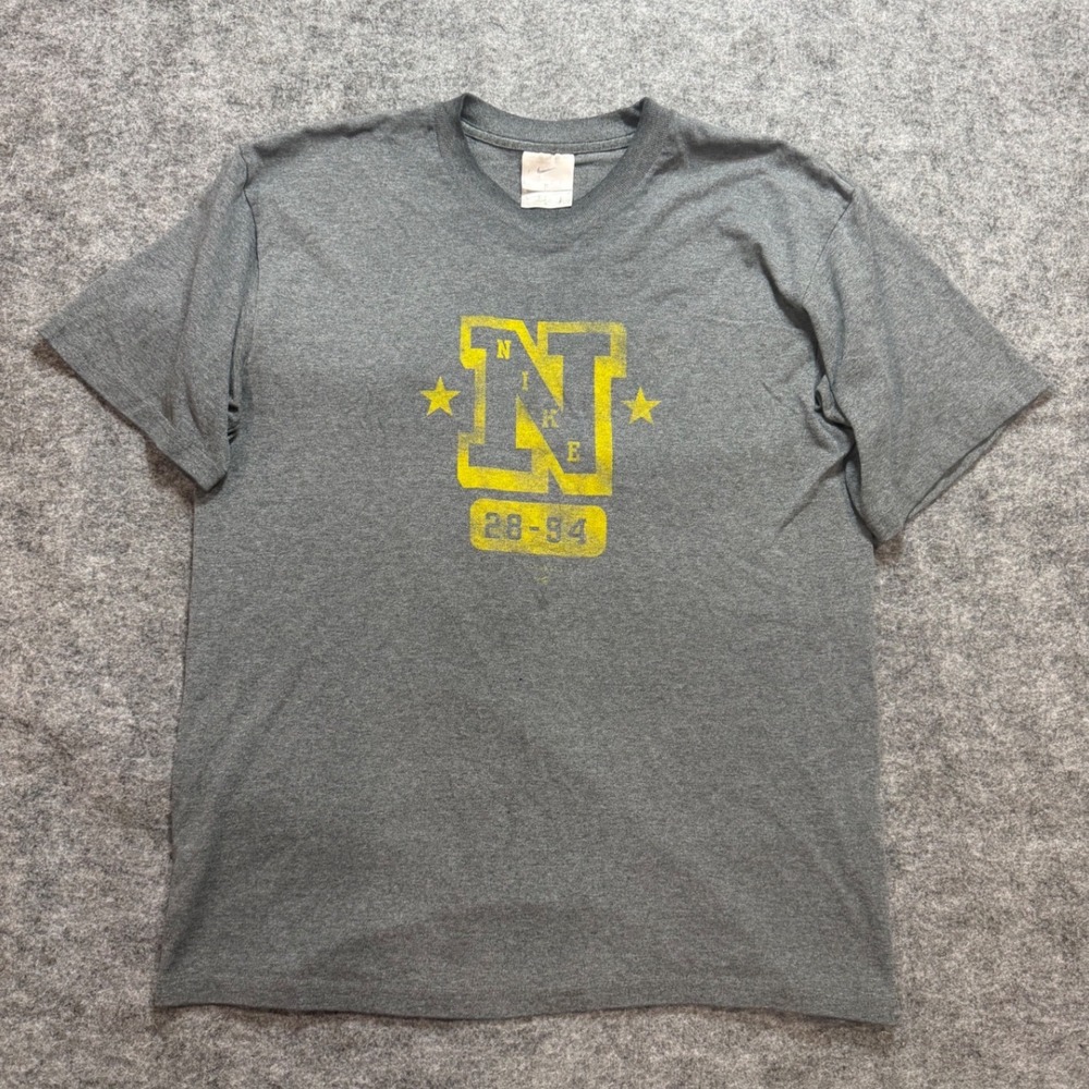 VTG Y2K Nike Mens M Graphic T-Shirt Gray Yellow Distressed Collegiate N Stars